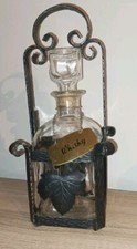 Bottiglia Decanter Per Whisky Con Portabottiglia In Metallo Lavorato 