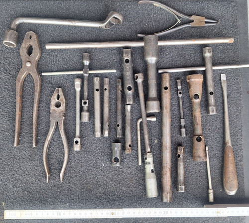 Vecchi attrezzi utensili di - 20,