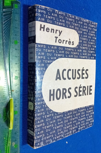 Libro accusato fuori - accusato, serie