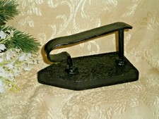 ANTICO FERRO DA STIRO IN GHISA