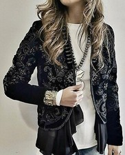 Giacca ZARA XS nera in velluto con volant ricamato floreale impreziosita da perline