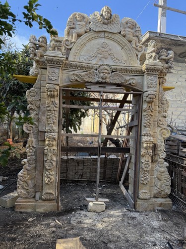 Antico portale pietra - in,