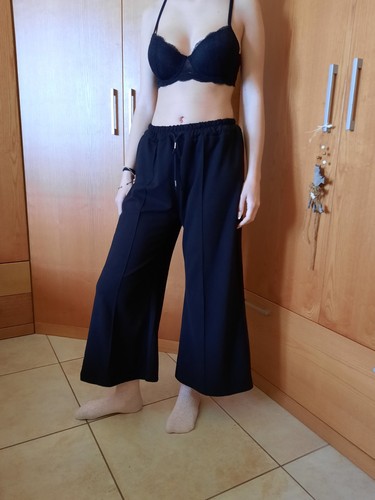 Pantaloni neri larghi