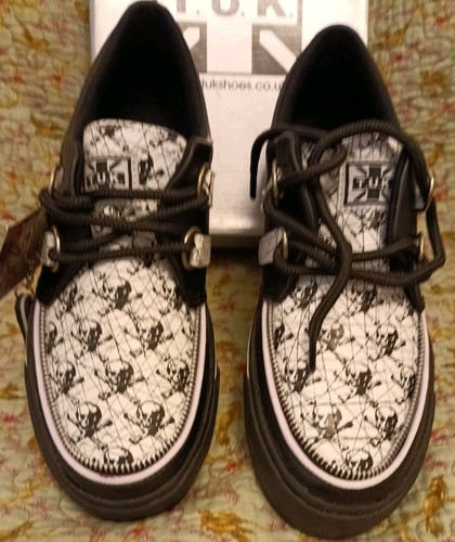 2 scarpe da ginnastica - t.u.k.,