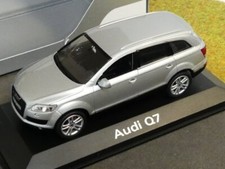 1/43 Schuco Audi Q7 argento