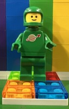 LEGO Classic Spaceman Minifigure Verde con Accessorio a Sorpresa