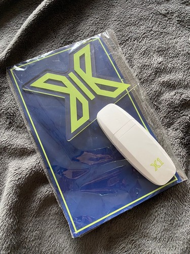 Mini album premium - &,