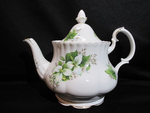 Royal albert trillium teapot - royal,