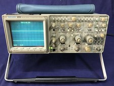 Digital Storage Oscilloscope TEKTRONIX 2232 due canali 100 Mhz