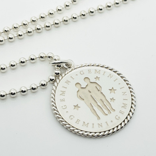 Collana con ciondolo tondo - , 20"