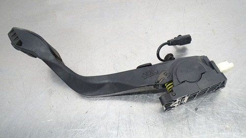 Peugeot 1007 2005 - , acceleratore