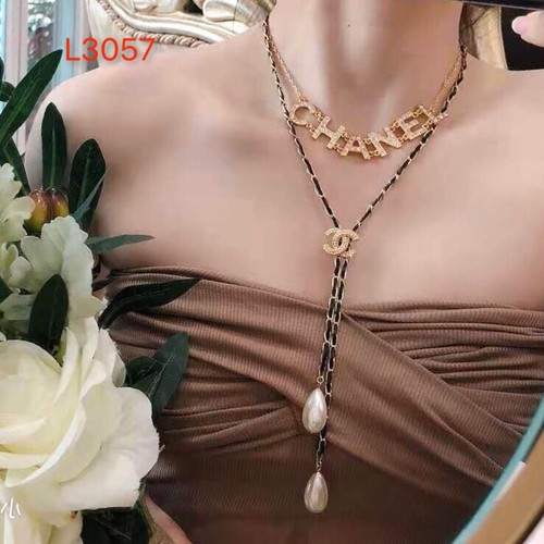 Collana con smalto - e, cristalli
