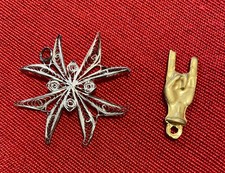 Coppia di ciondoli portafortuna