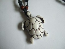 Collana con tartaruga marina