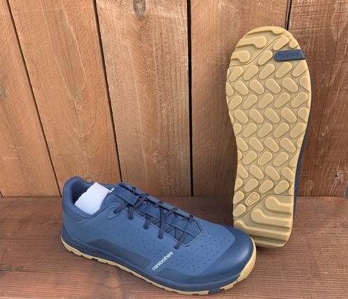 Nuove scarpe basse crank - nuove,