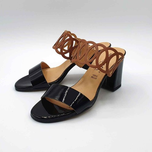 Sandalo donna con tacco nero