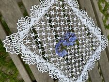 centrotavola di pizzo interamente fatto a mano