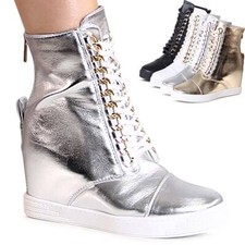 Stivaletti Con Tacco A Cuneo