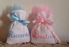 Sacchetti sacchettini confetti battesimo ricamati a punto croce tela aida bianca