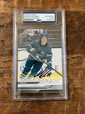 Scheda Macklin Celebrini IP firmata UD Jumbo Young Guns PSA DNA Slab Sharks Auto