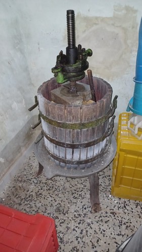Torchio spremiuva antico per