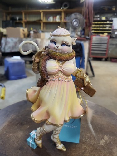 Statuina gatto fidanzata