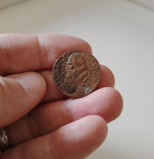 Leonardo da Vinci a sx S . CHOMUNIS . NEVINCIIS sigillo Comune di Vinci gettone