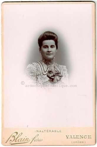 Mme laroue delphine - laroue, épouse