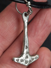 Amuleto vichingo Mjolnir fatto