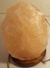 LAMPADA DI SALE ROSA-HIMALAYA -peso 2,600 kg-con base in legno, filo e lampadina