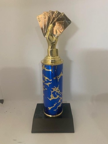 Trofeo poker alto - alto, 9"