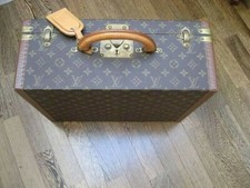 LOUIS VUITTON SUPER PRÉSIDENT original. Dimensions approx. 44x34x17 