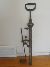 Antica pompa acqua manuale