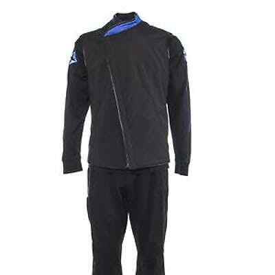 Uniforme indossata sullo