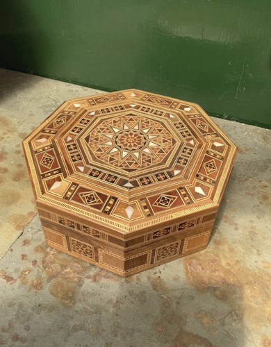 Octagonal wooden marquetry