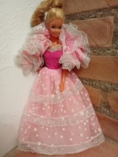 TENUE DE LA POUPEE BARBIE