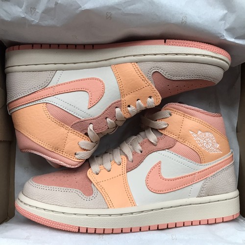 Nike air jordan mid - air,