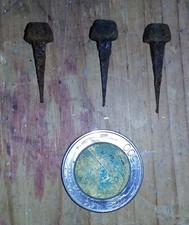 Chiodi Antichi Ferro Battuto testa quadra bombata lunghezza 2,5 / 2,0 x 0,5 cm.