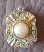 Vecchio Ciondolo Alta Bigiotteria.