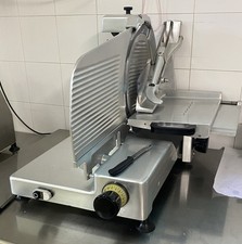 AFFETTATRICE PROFESSIONALE