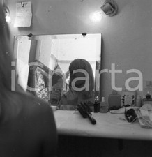 1965 ca MILANO EROTICA nel camerino del night club NEGATIVO ORIGINALE 10