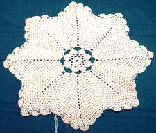 Centrino all'uncinetto 13"