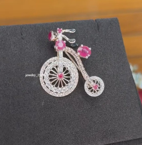 Spilla spezzata ciclo stile