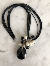 Collana cordicella nera con - in,