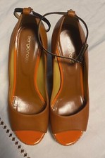 sandalo con zeppa di sergio rossi.  Design: open toe con cinturino alla cavigli