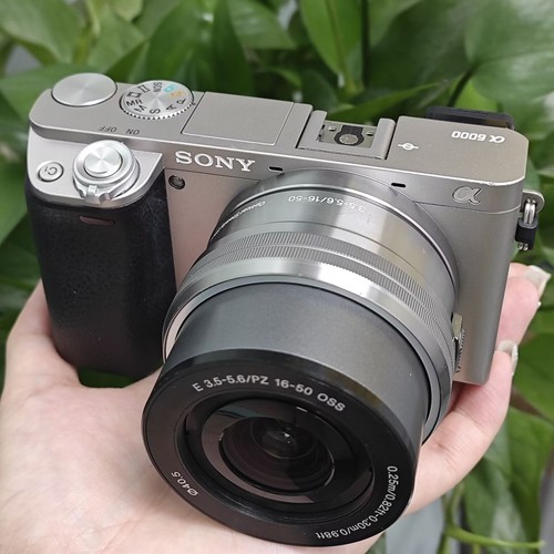 Fotocamera digitale mirrorless