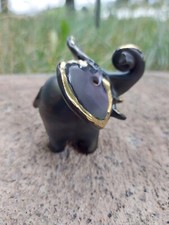 Elefante nuovo con decorazione