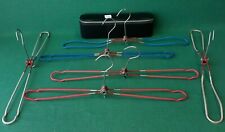 SET 6 GRUCCE APPENDIABITI IN METALLO CUSTODIA CUOIO DA VIAGGIO ANNI '60. VVV24