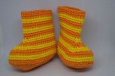 Scarponcini calzini neonato, uncinetto, strisce giallo arancio, cotone. Nuovo