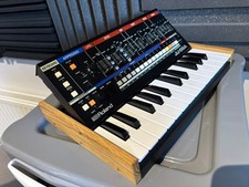 Roland Boutique JU-06A con